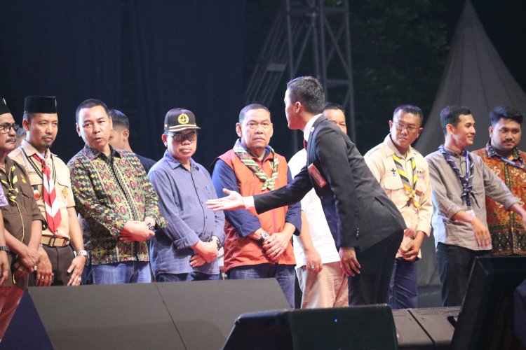 KAKWARDA JAMBI MENERIMA CENDERAMATA DI PENUTUPAN RAIMUNA NASIONAL XII TAHUN 2023