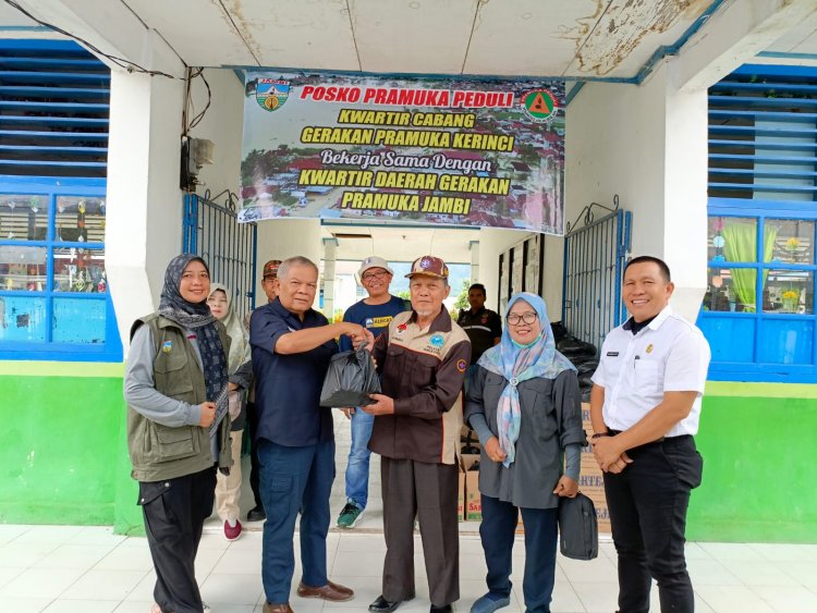 Kwarda Jambi Menyalurkan Paket Bantuan Kepada Warga yang Terdampak Banjir dan Tanah Longsor di Kerinci