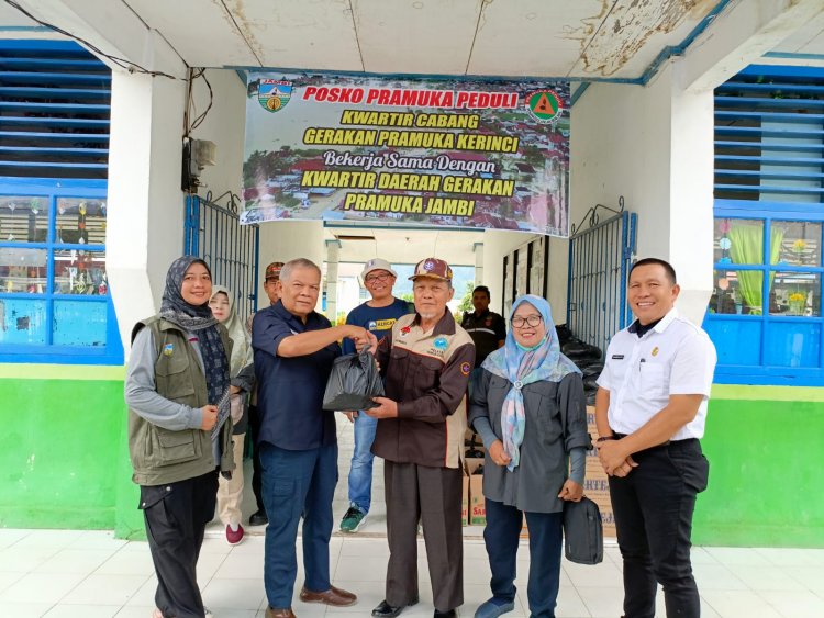 Kwarda Jambi Menyalurkan Paket Bantuan Kepada Warga yang Terdampak Banjir dan Tanah Longsor di Kerinci