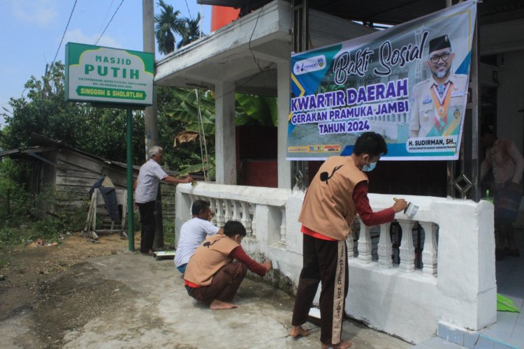 Kegiatan Bakti Sosial, Pramuka Peduli Kwarda Jambi Sasar Masjid Putih Ditepi Sungai Batanghari